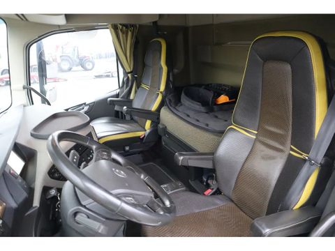 Volvo
| 6X2*4 RETARDER DEMOUNTABLE CRANE EFFER 215-6 | Hulleman Trucks & Machinery B.V. [25]