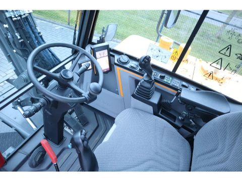 Volvo
EW60E | 117 HOURS | ROTOTILT + GRIPPER | BUCKET | 30 KM/H | Hulleman Trucks & Machinery B.V. [17]