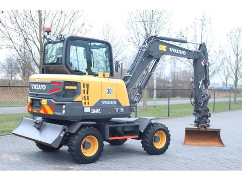 Volvo
EW60E | 117 HOURS | ROTOTILT + GRIPPER | BUCKET | 30 KM/H | Hulleman Trucks & Machinery B.V. [6]