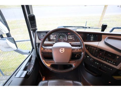 Volvo
| 6X2*4 RETARDER EFFER 215-6 DEMOUNTABLE CRANE | Hulleman Trucks & Machinery B.V. [22]