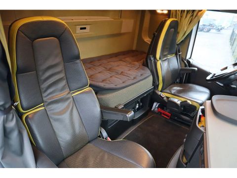 Volvo
| 6X2*4 RETARDER EFFER 215-6 DEMOUNTABLE CRANE | Hulleman Trucks & Machinery B.V. [22]