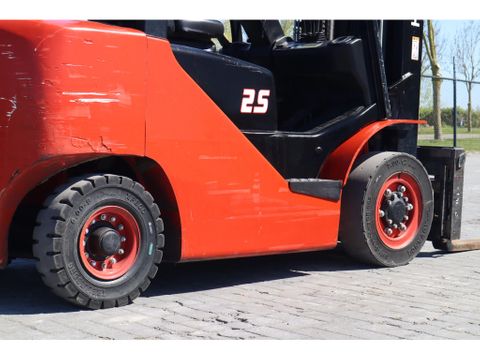 Hangcha
CPCD25 | TRIPLEX | 2.5 TON | SIDESHIFT | POSITIONERS | Hulleman Trucks & Machinery B.V. [9]