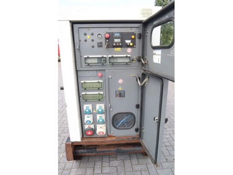 SDMO
R90C3 | 90 KVA | 400 V | Hulleman Trucks & Machinery B.V. [12]