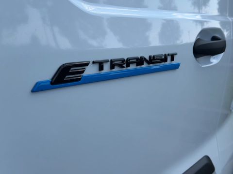 Ford Trend Elektrisch 44KWH 300KM Reikwijdte Apple CP Airco Cruise control Camera | Van Nierop BV [7]
