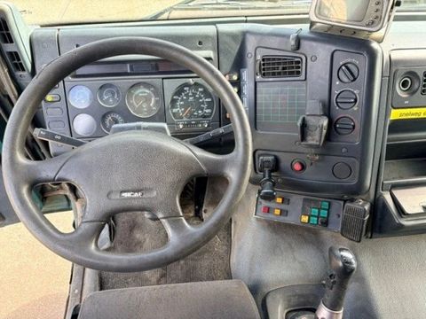 Ginaf 6X4 WITH LOGLIFT F105Z 27A & LEEBUR HOOK-ARM SYSTEM (EURO 3 / ZF16 MANUAL GEARBOX / REDUCTION AXLES) | Engel Trucks B.V. [9]