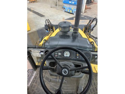 New Holland b110b | Van Nierop BV [7]