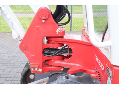 Takeuchi
TB 235-2 | TILT COUPLER | 3X BUCKET | HAMMER / SHEAR | Hulleman Trucks & Machinery B.V. [13]