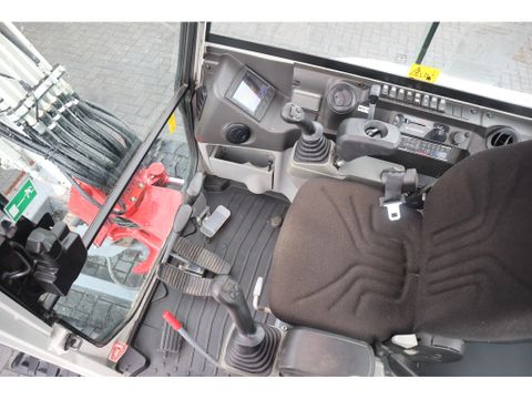 Takeuchi
TB 235-2 | TILT COUPLER | 3X BUCKET | HAMMER / SHEAR | Hulleman Trucks & Machinery B.V. [19]