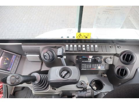 Takeuchi
TB 235-2 | TILT COUPLER | 3X BUCKET | HAMMER / SHEAR | Hulleman Trucks & Machinery B.V. [24]