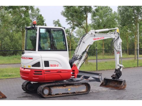 Takeuchi
TB 235-2 | TILT COUPLER | 3X BUCKET | HAMMER / SHEAR | Hulleman Trucks & Machinery B.V. [6]