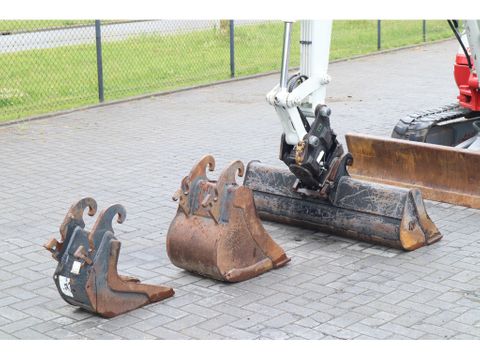 Takeuchi
TB 235-2 | TILT COUPLER | 3X BUCKET | HAMMER / SHEAR | Hulleman Trucks & Machinery B.V. [9]