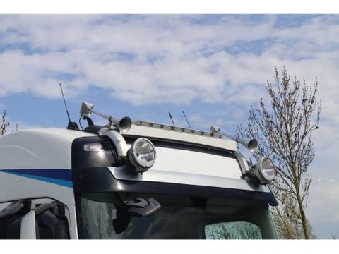 Volvo
| 6X2*4 RETARDER EFFER 215-6 DEMOUNTABLE CRANE | Hulleman Trucks & Machinery B.V. [16]