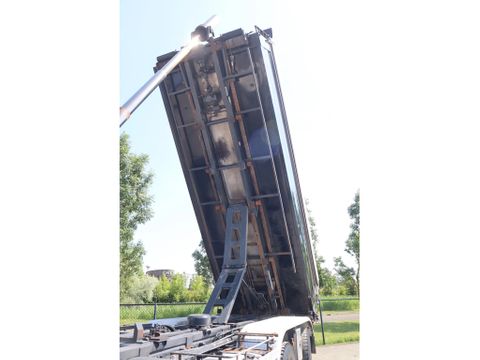 Iveco
| 8X8 | HYDR. ROOF | BIG AXLES | CABLE LIFT | EURO 6 | Hulleman Trucks & Machinery B.V. [11]