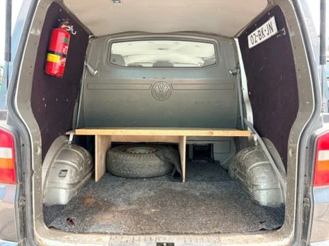 Volkswagen T5 DOUBLE CAB 5-CILINDER (6 GEARS MANUAL GEARBOX / AIRCONDITIONING / 5 SEATS / ETC. | Engel Trucks B.V. [9]