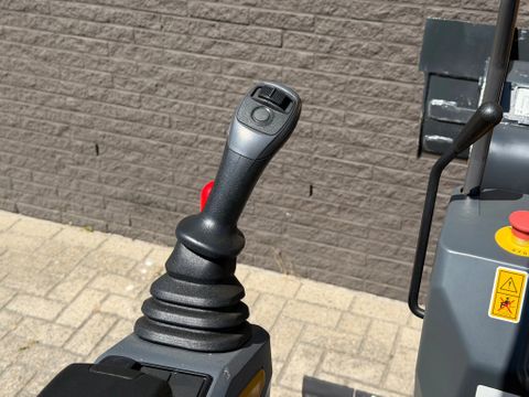XCMG XE10e Rupsgraafmachine Snelwissel + Joysticks & Bakkenset KUBOTA MOTOR | Van Nierop BV [24]