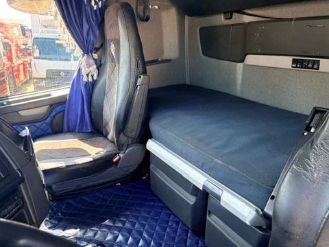 Volvo 460 GLOBETROTTER-XL (12+2 GEARS MANUAL GEARBOX / EURO 5 / VBI-BRAKE / 2x DIESEL TANK / FRIDGE UNDER BED / ETC.) | Engel Trucks B.V. [11]