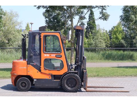 Doosan
D35C-5 | SIDESHIFT & FORKSPREADER | Hulleman Trucks & Machinery B.V. [6]