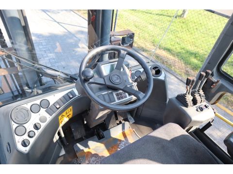 Kalmar
DCE 70-6 HE | SIDESHIFT | SPREADER | 7 TON | Hulleman Trucks & Machinery B.V. [16]