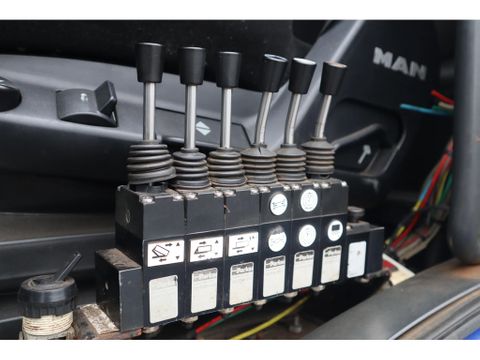 MAN
6X4 EURO 3 FULL STEEL BIG AXLES VDL HOOK | Hulleman Trucks & Machinery B.V. [17]