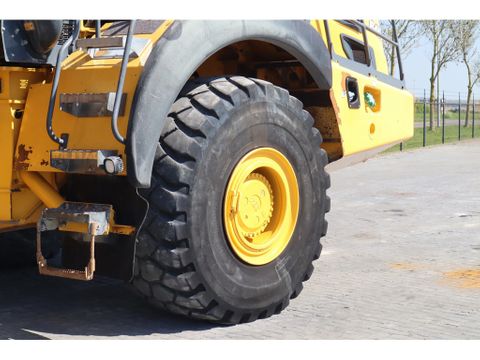 BELL
B45E | B 45 E | TAILGATE | GOOD TIRES | Hulleman Trucks & Machinery B.V. [15]