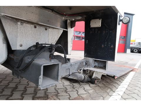 CUPPERS with moving floor, beautiful trailer with steered axle and lift axle | Companjen Bedrijfswagens BV [23]