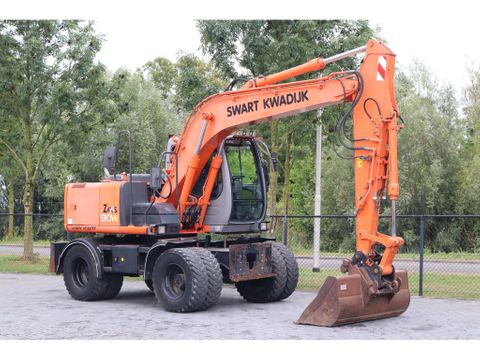 Hitachi
| QUICK COUPLER | BUCKET | DOZERBLADE | Hulleman Trucks & Machinery B.V. [5]